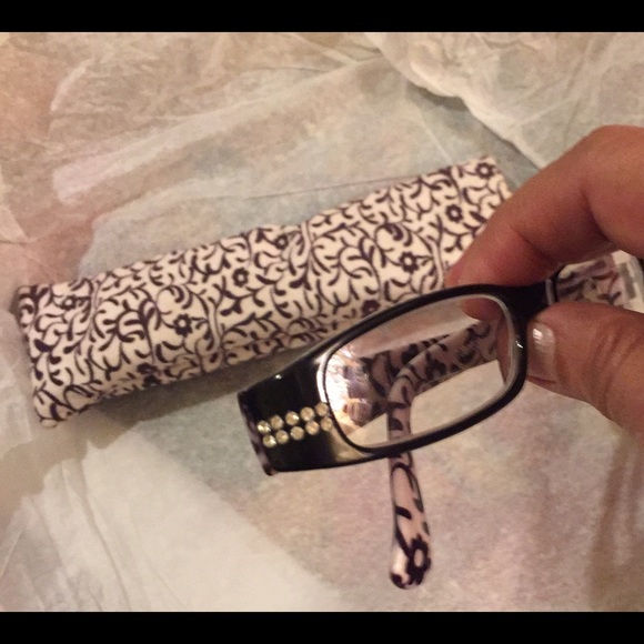 Readers - Picture 4 of 5